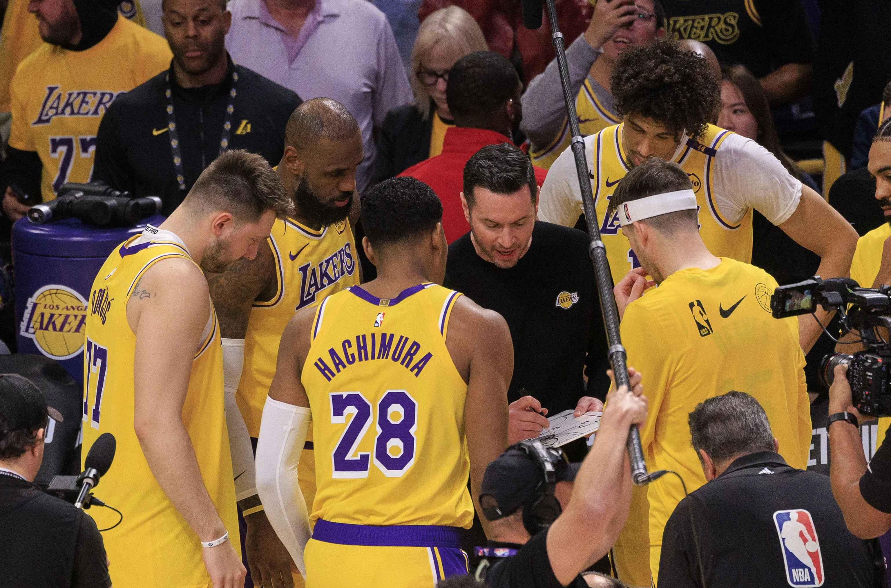 真人棋牌转会期葡萄牙体育备战NBA常规赛,内部沟通细节曝光,压力陡增,团队化学反应显著的简单介绍